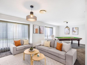 Carindale Family Home/Close to Westfield & Highway